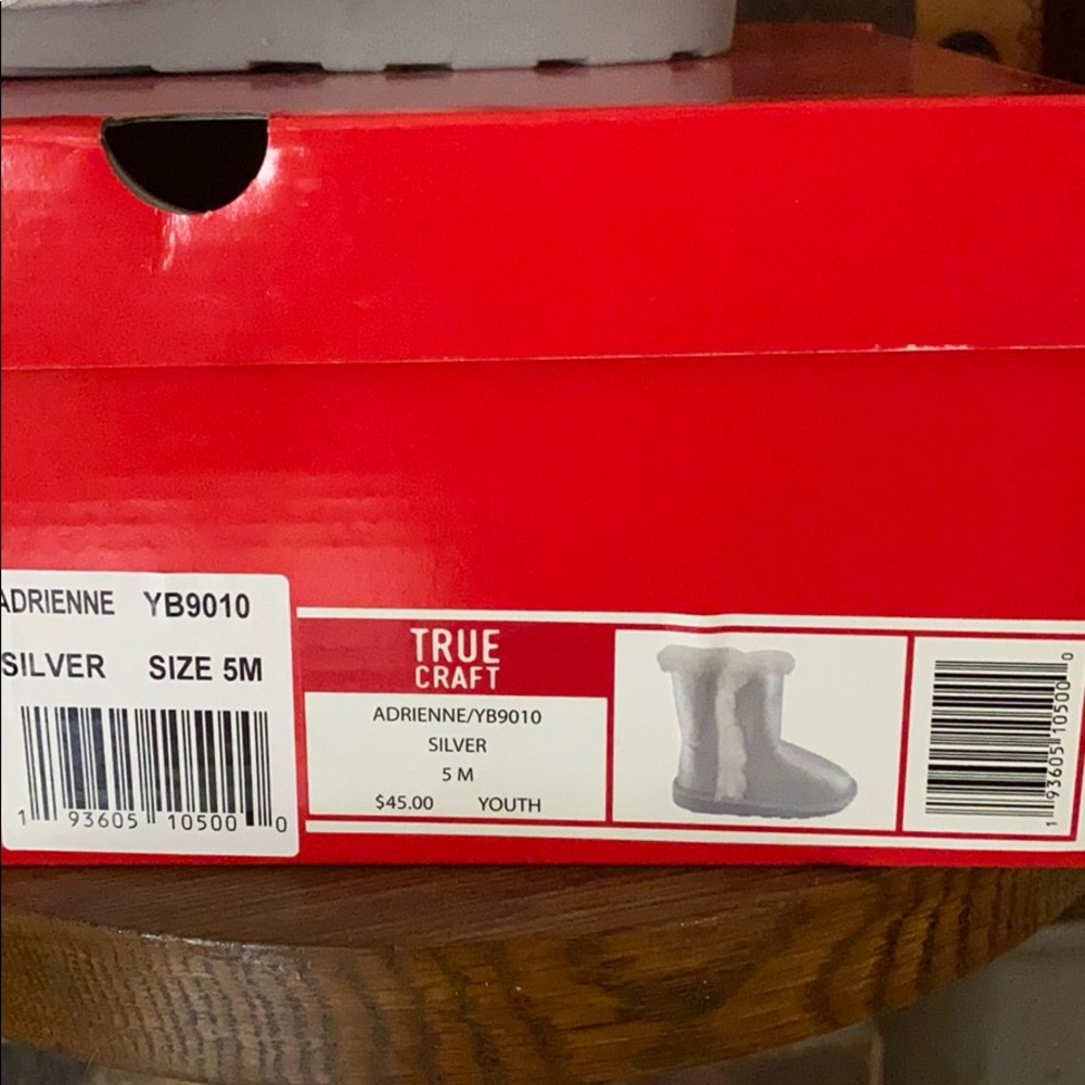 True Craft Youth Silver Boots NIB Sz 5 - Picture 5 of 7